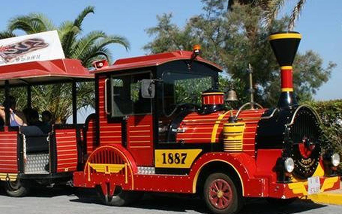 Train touristique pour aller à la plage aparthotel ilunion sancti petri cádiz Train touristique pour aller à la plage aparthotel ilunion sancti petri cádiz